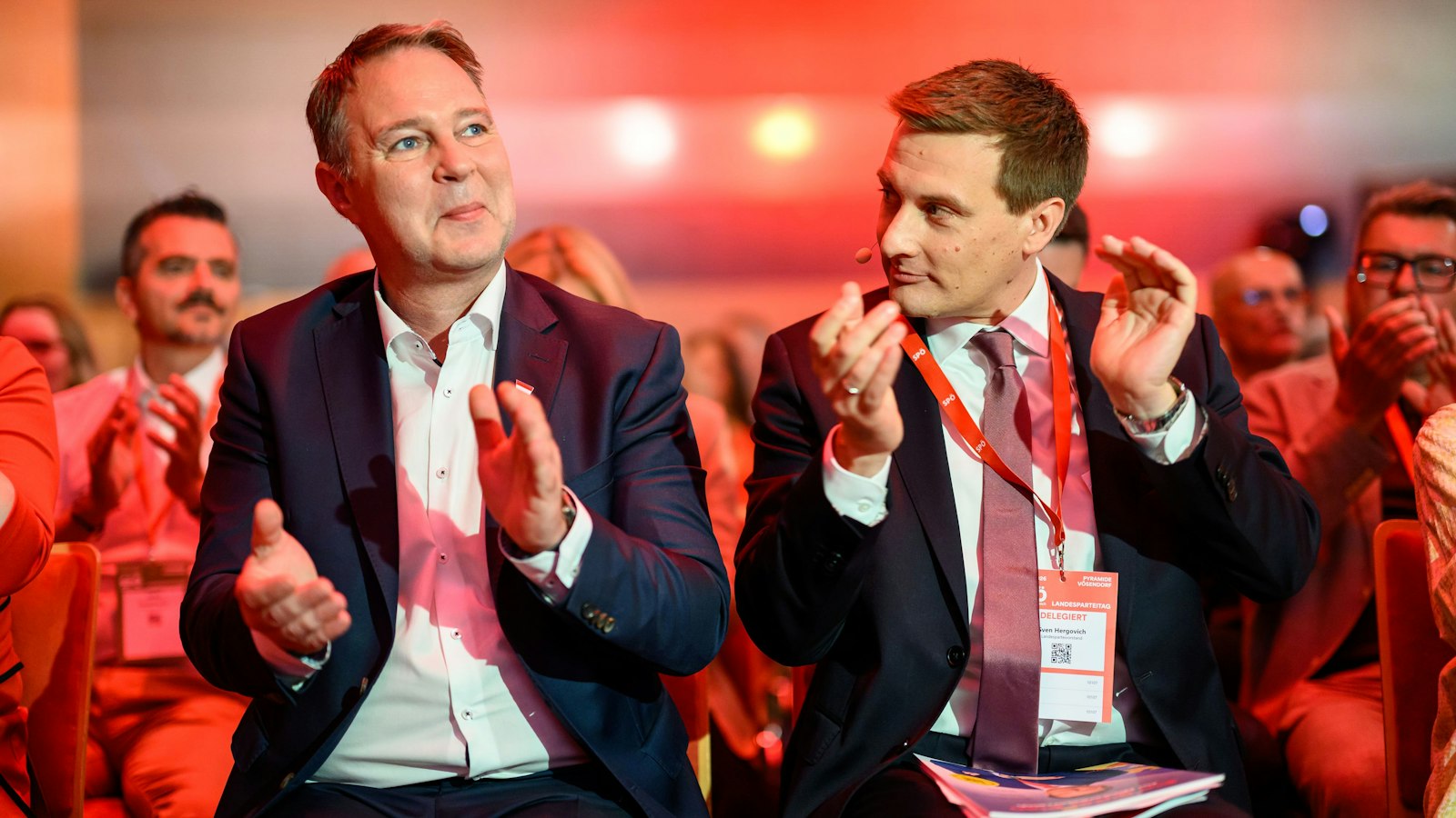 Herst, Andi, könntest wenigstens ordentlich poschen, wenn ich schon am Landesparteitag 86,3 Prozent hol'? ...